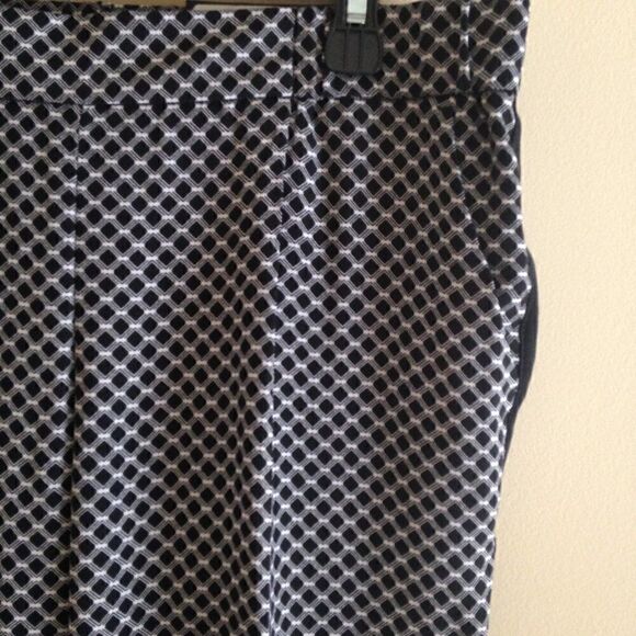 Worthington Black and White Print Slimming pants - Picture 2 of 5